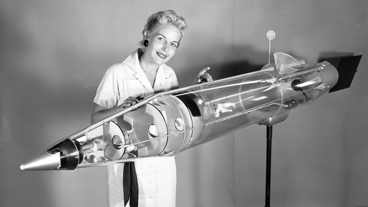 Outpost Model w/&nbsp;Model