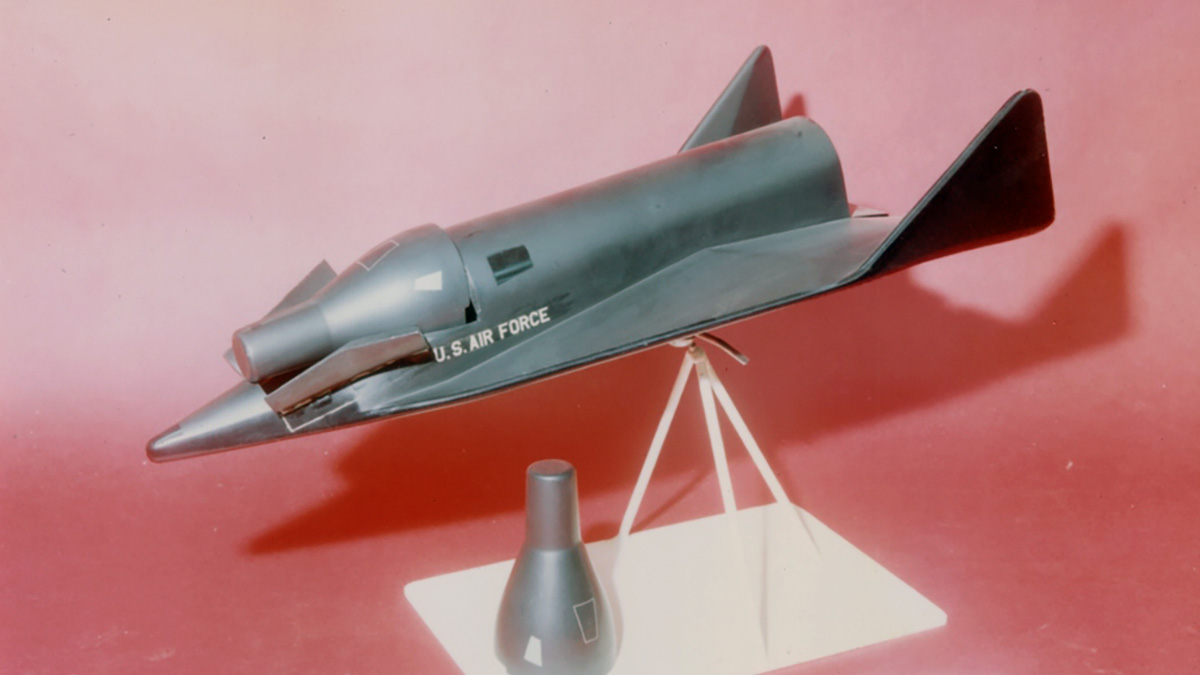 Glider-Jettisonable Capsule